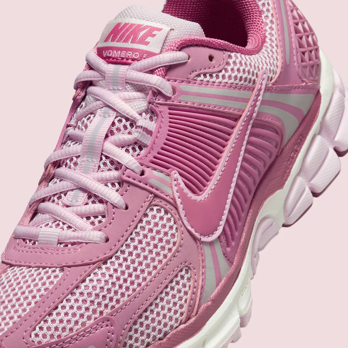 Nike Zoom Vomero 5 Elemental Pink