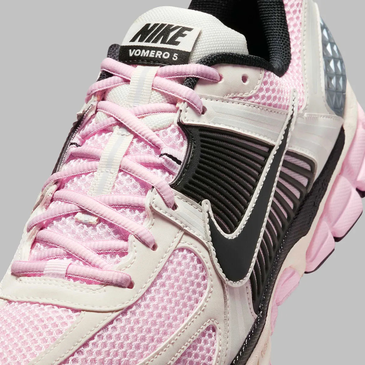 Nike Zoom Vomero 5 Pink Foam Phantom Metallic Platinum Black